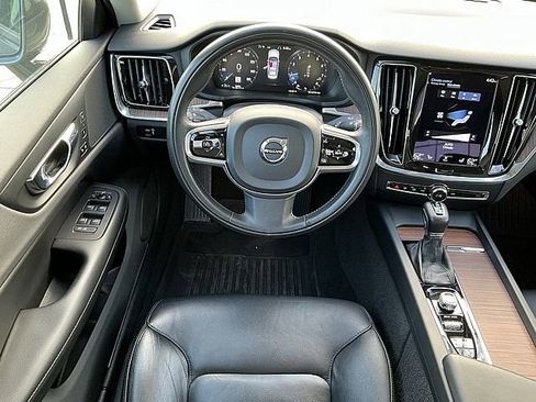 Used 2021 Volvo S60 T5 Momentum w/ Climate Package image 5