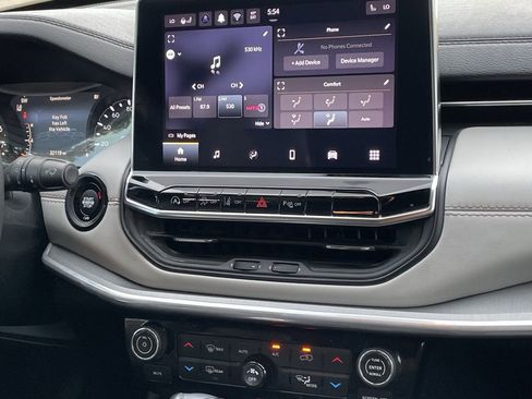 Used 2024 Jeep Compass Limited image 17