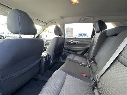 Used 2020 Nissan Rogue SV image 18