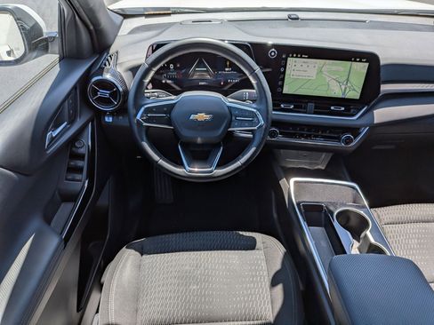 Used 2025 Chevrolet Equinox LT image 32