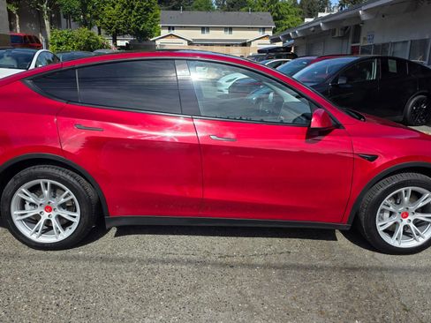 Used 2020 Tesla Model Y Long Range AWD/4WD image 3