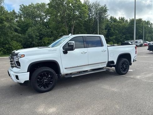 Used 2024 Chevrolet Silverado 3500 High Country w/ High Country Premium Package AWD/4WD image 2