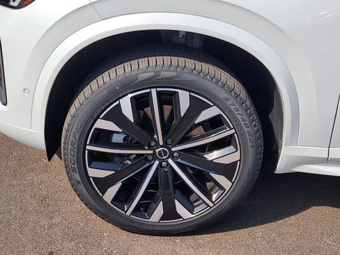 Used 2025 Volvo XC90 B5 Plus w/ Protection Package Premier AWD/4WD image 6