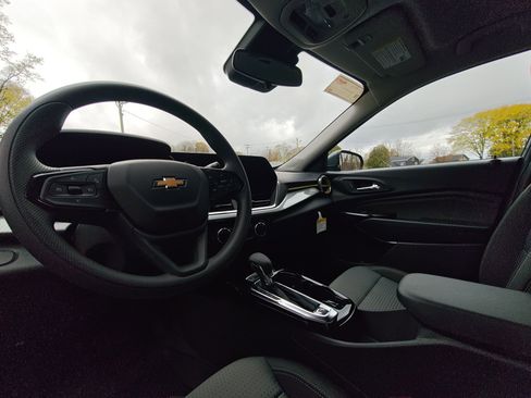 New 2026 Chevrolet Trax LT image 4