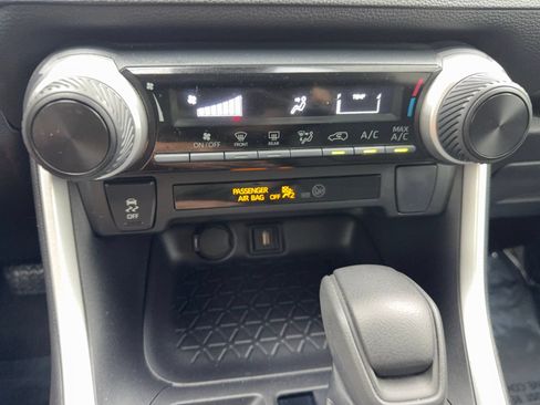Used 2022 Toyota RAV4 LE FWD image 30