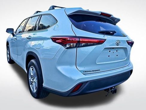 Used 2023 Toyota Highlander L image 10