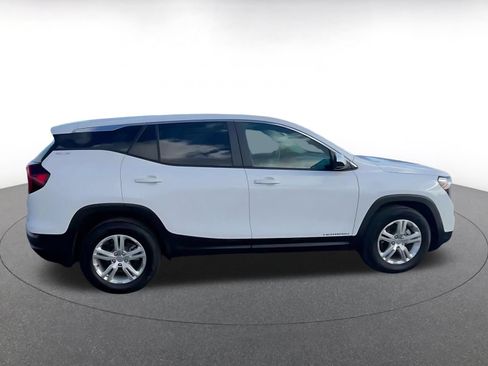 Used 2024 GMC Terrain SLE FWD image 16