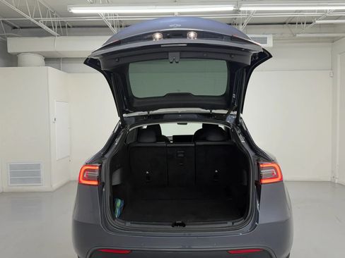 Used 2021 Tesla Model Y Long Range AWD/4WD image 40