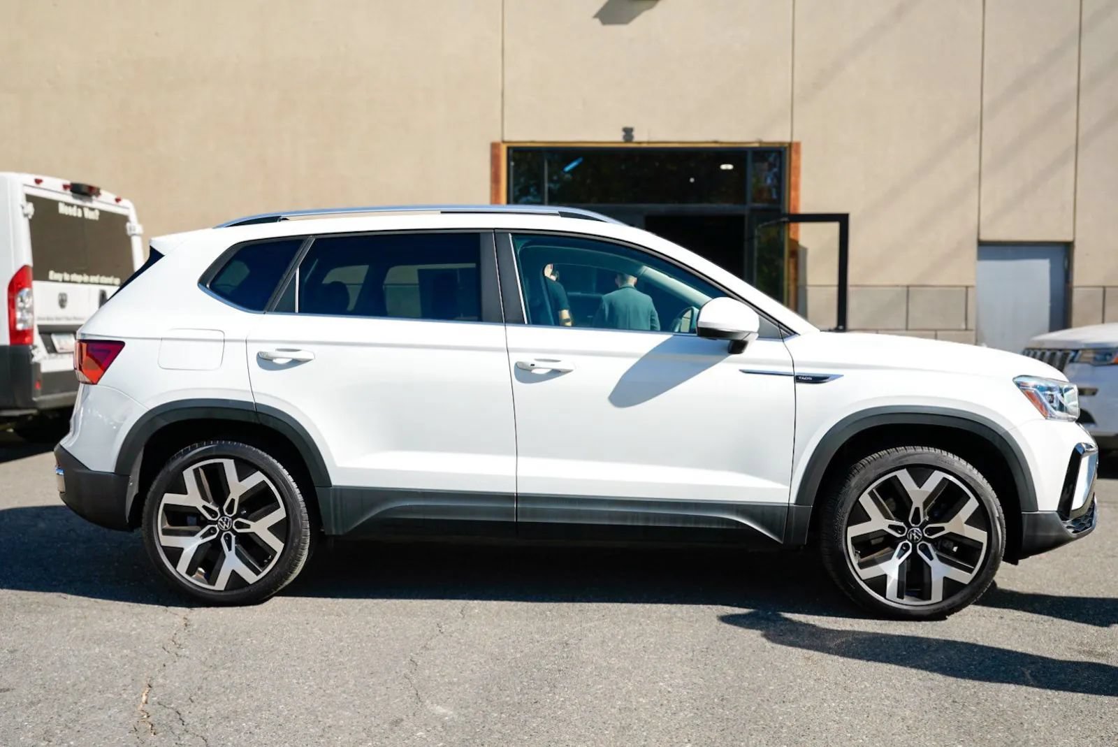 Used 2023 Volkswagen Taos SEL AWD/4WD image 4