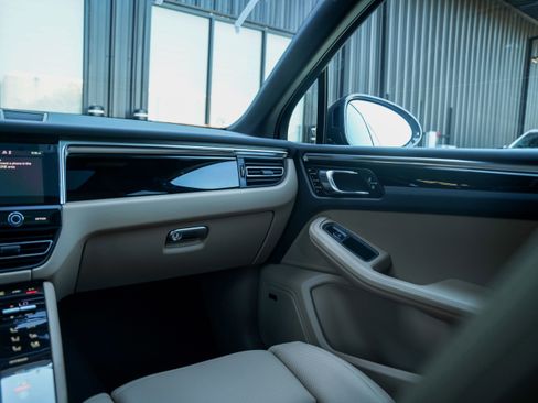 Certified 2025 Porsche Macan image 26