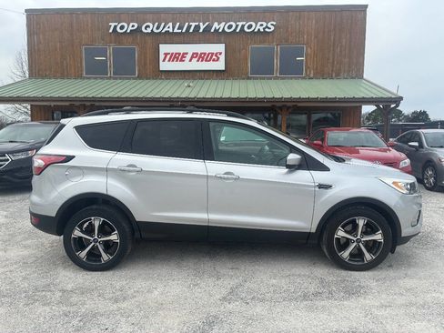 Used 2017 Ford Escape SE w/ Equipment Group 201A image 1