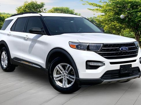 Used 2020 Ford Explorer XLT w/ Equipment Group 202A RWD image 3