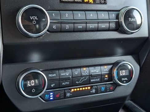 Used 2019 Ford Expedition Limited w/ Equipment Group 302A RWD image 17