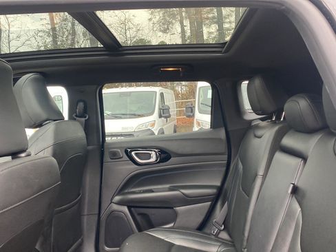 Certified 2025 Jeep Compass Limited w/ High Altitude Package image 8