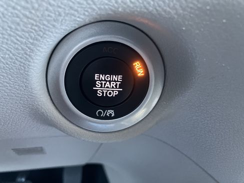 Used 2023 Chrysler Pacifica Touring-L FWD image 27