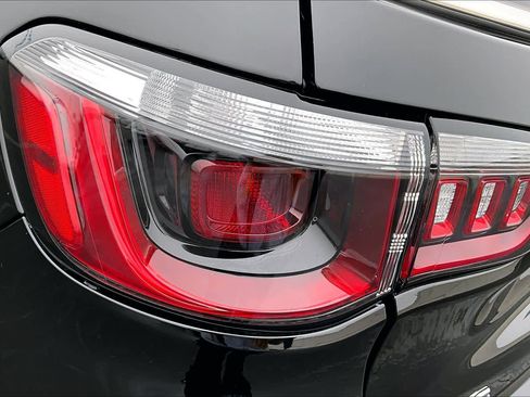 Used 2022 Jeep Compass Latitude image 28