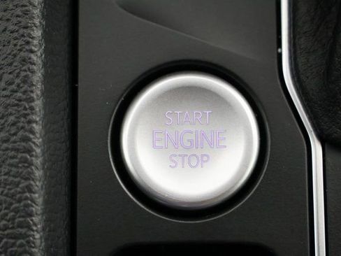 Used 2022 Volkswagen Atlas Cross Sport SE image 16