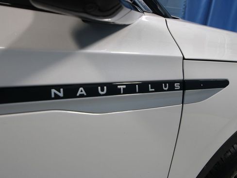 Used 2025 Lincoln Nautilus Premier w/ Equipment Group 102A AWD/4WD image 39