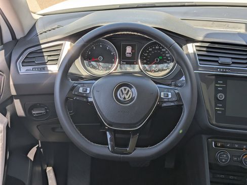 Used 2021 Volkswagen Tiguan SE w/ Panoramic Sunroof Package image 16