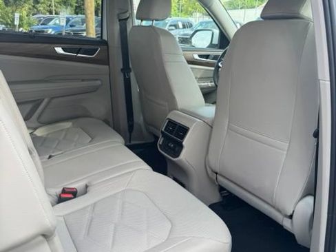 Used 2025 Volkswagen Atlas SE FWD image 11