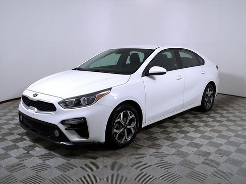 Used 2021 Kia Forte LXS FWD image 3
