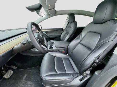 Used 2024 Tesla Model Y 2WD image 13
