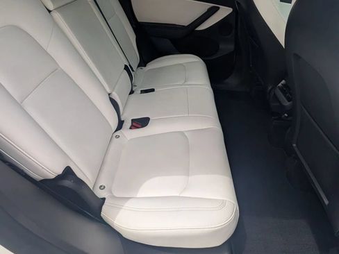 Used 2021 Tesla Model Y 2WD image 13