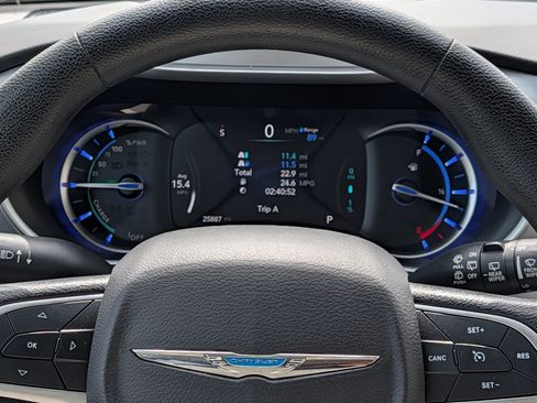 Used 2019 Chrysler Pacifica Touring Plus FWD image 20