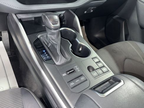 Used 2024 Toyota Highlander LE image 26