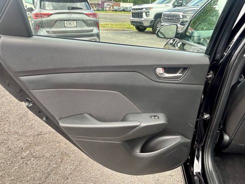 Used 2022 Hyundai Accent SE FWD image 21