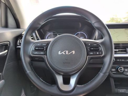 Used 2022 Kia Niro EX Premium FWD image 23