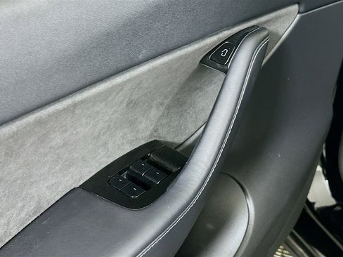 Used 2021 Tesla Model Y Long Range AWD/4WD image 15