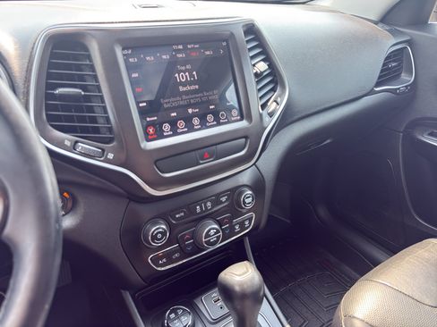 Used 2019 Jeep Cherokee Trailhawk AWD/4WD image 21