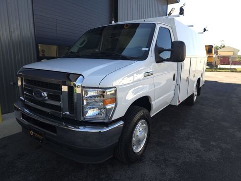 Used 2023 Ford E-350 and Econoline 350 Super Duty w/ Power Windows & Locks Group image 2