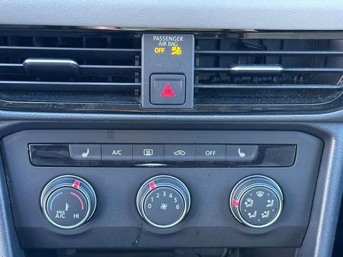 Used 2022 Volkswagen Taos SE image 21