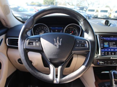Used 2017 Maserati Levante S image 5