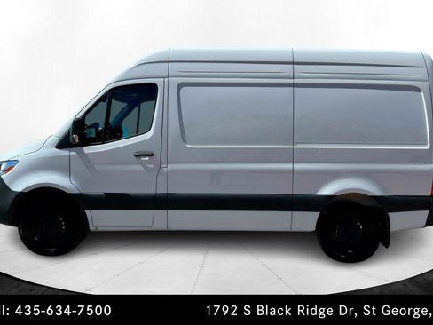 Used 2025 Mercedes-Benz Sprinter 2500 image 2