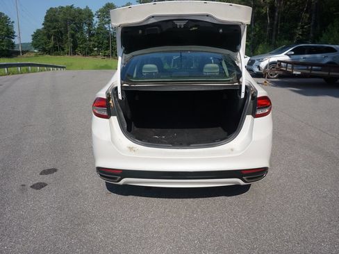 Used 2017 Ford Fusion SE FWD image 14