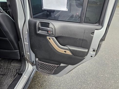 Used 2016 Jeep Wrangler Unlimited Sahara image 15