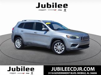 Used 2019 Jeep Cherokee Latitude w/ Popular Appearance Group image 1