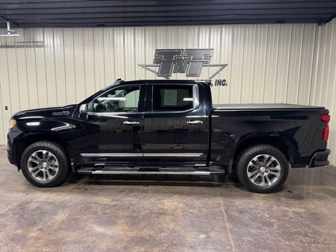 Used 2023 Chevrolet Silverado 1500 High Country w/ Technology Package image 3