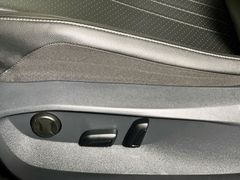 Used 2024 Volkswagen Tiguan SE image 15