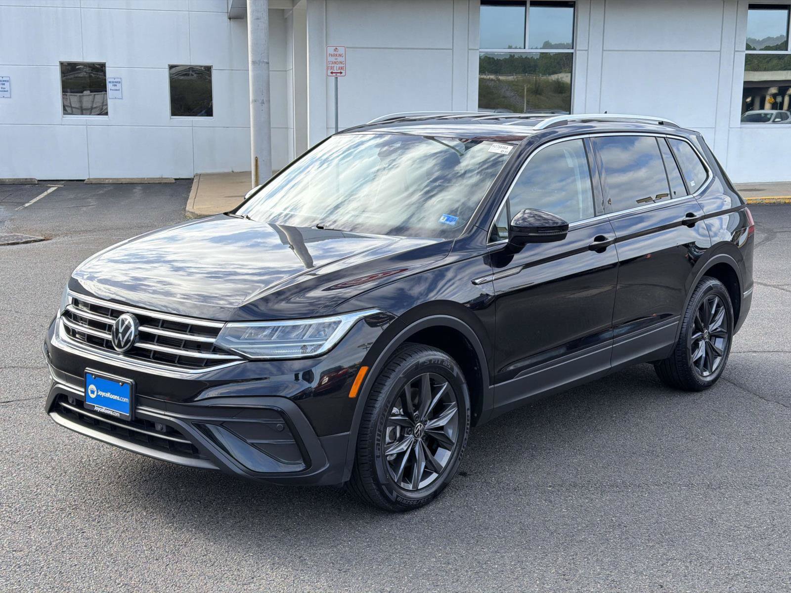 Used 2023 Volkswagen Tiguan SE FWD image 4