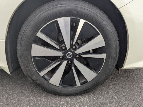 Used 2021 Nissan Altima 2.5 SV w/ SV Premium Package AWD/4WD image 9
