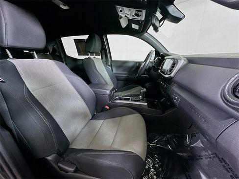 Used 2023 Toyota Tacoma TRD Off-Road w/ Technology Package image 12