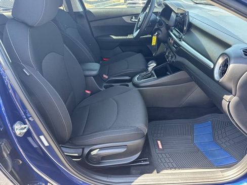 Used 2020 Kia Forte LXS FWD image 13