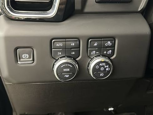 Used 2025 GMC Sierra 3500 Denali Ultimate AWD/4WD image 19