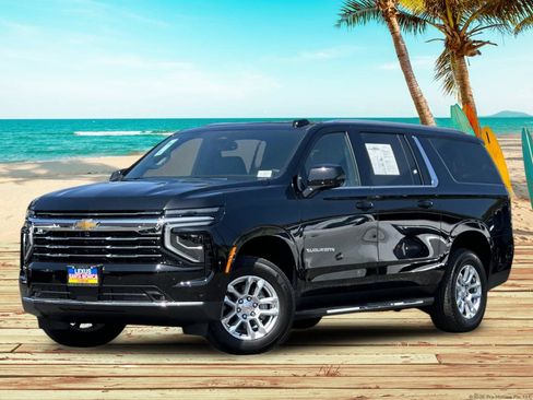 Used 2026 Chevrolet Suburban LT w/ Comfort Package RWD image 2