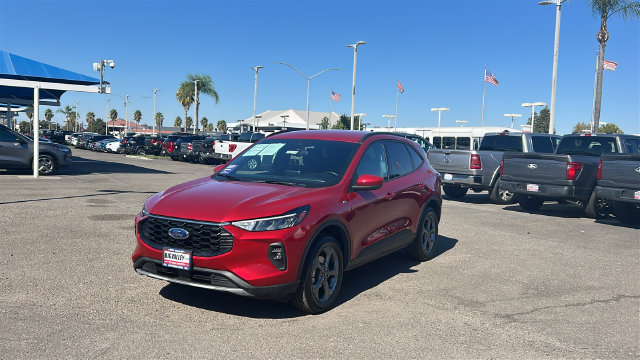 Certified 2025 Ford Escape ST-Line Select AWD/4WD image 8