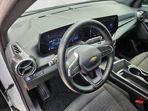 Used 2025 Chevrolet Equinox LT FWD image 9